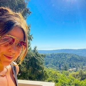 Hello thank you for checking out my closet. 🌺No trades🌺